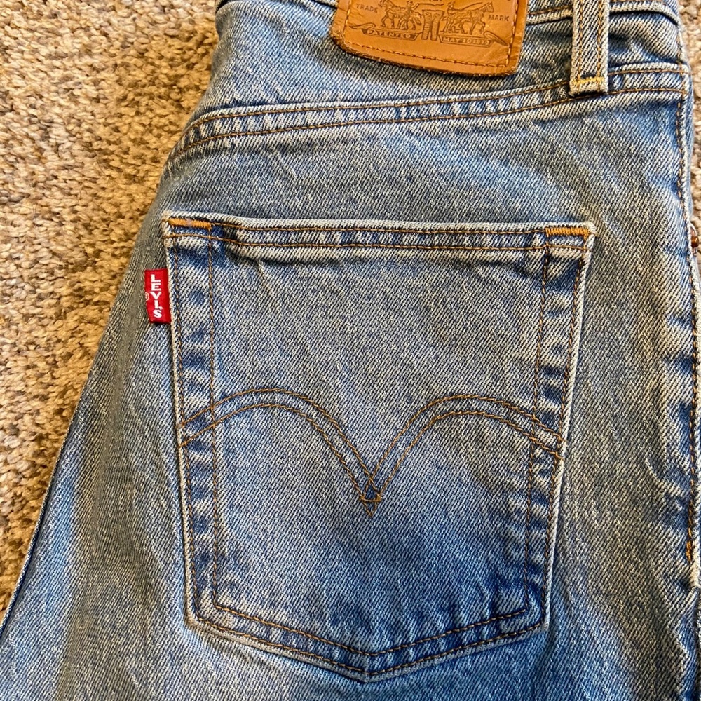 *RARE* Levi’s Ribcage high waist crop flare SIZE 27
